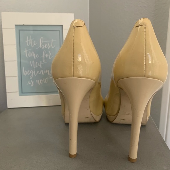 Women’s BCBG heels - Picture 2 of 8